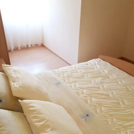 Apartment Dani Bol
